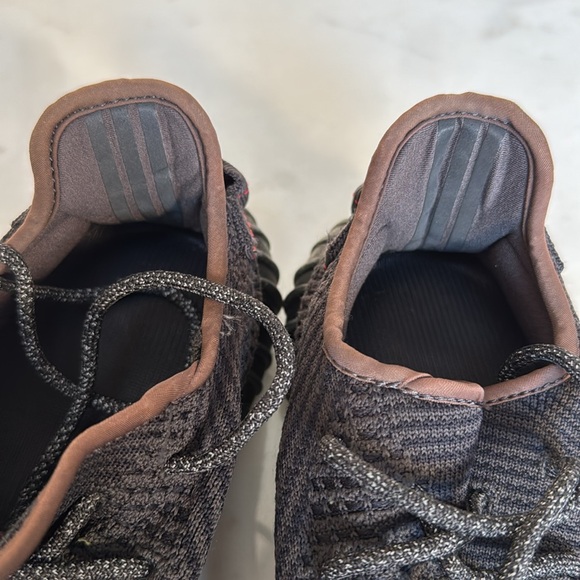 YEEZY sneaker - Picture 2 of 11
